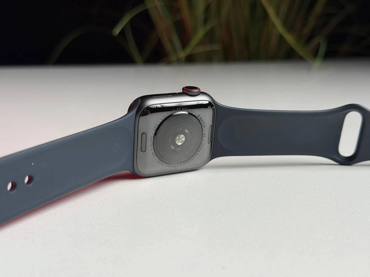 Б/У Apple Watch SE GPS + Cellular 40mm Space Gray Aluminum Case with Midnight Sport Band (MKQQ3, MKR23) - Состояние: хорошее | Аккумулятор: 100% | Комплектация: часы, кабель зарядки | Гарантия: 3 мес.