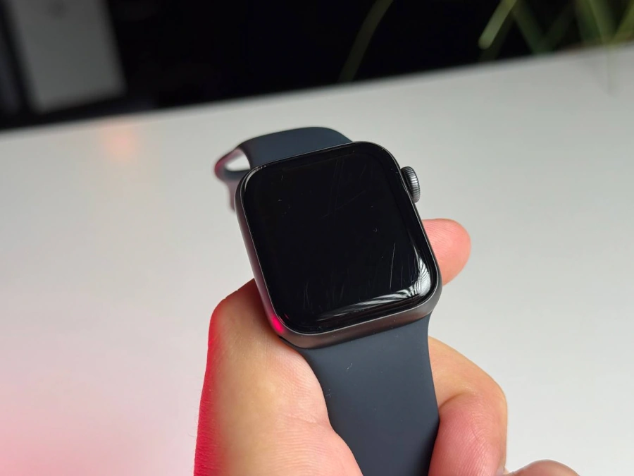 Б/У Apple Watch SE GPS + Cellular 40mm Space Gray Aluminum Case with Midnight Sport Band (MKQQ3, MKR23) - Состояние: хорошее | Аккумулятор: 100% | Комплектация: часы, кабель зарядки | Гарантия: 3 мес.
