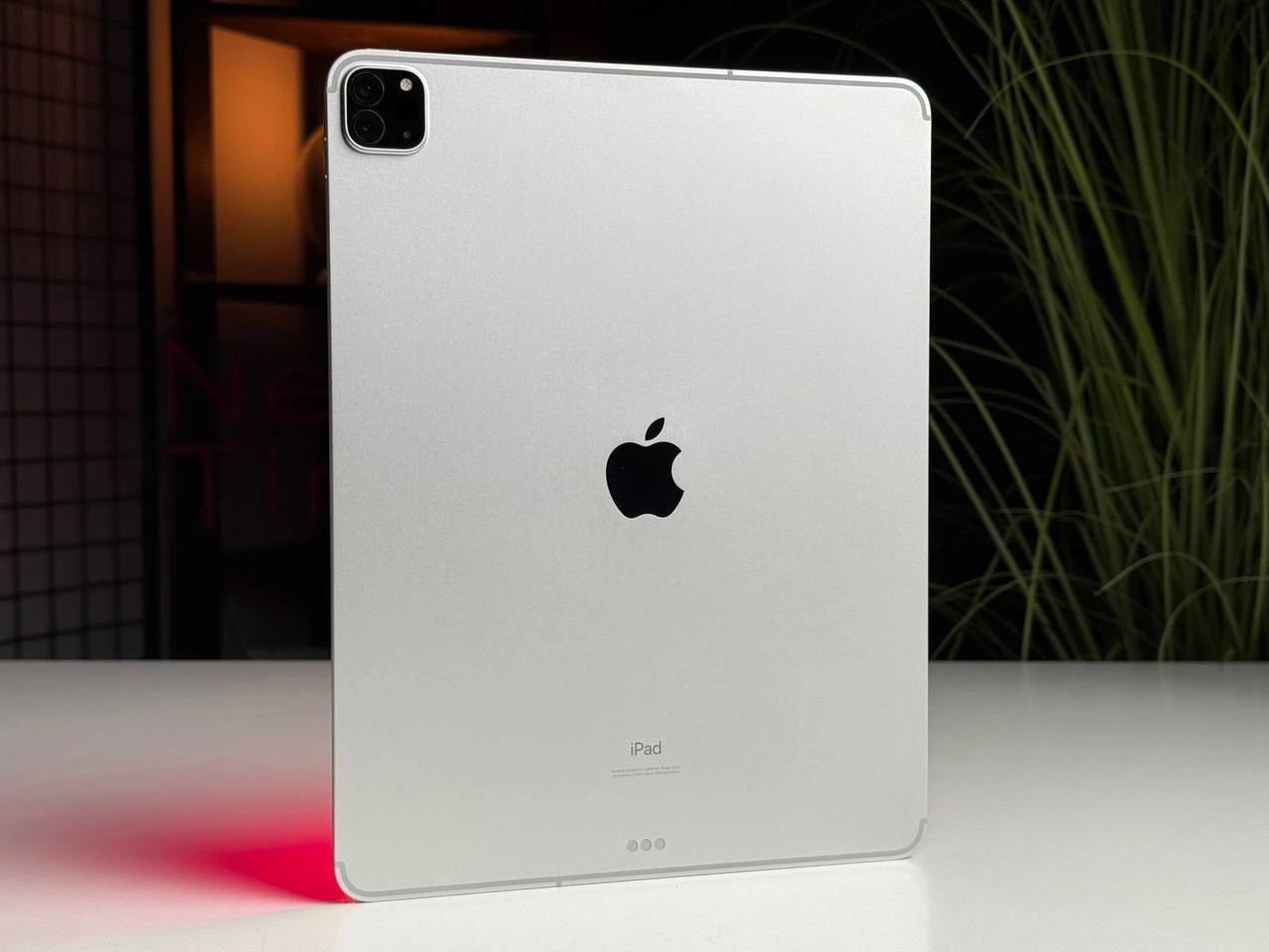 ВЖИВАНИЙ iPad Pro 12.9" 2020 Wi-Fi + Cellular 1TB Silver (MXG32, MXFA2) - Стан: гарний | Акумулятор: 77% | Комплектація: iPad + Клавіатура | Гарантія: 3 міс.