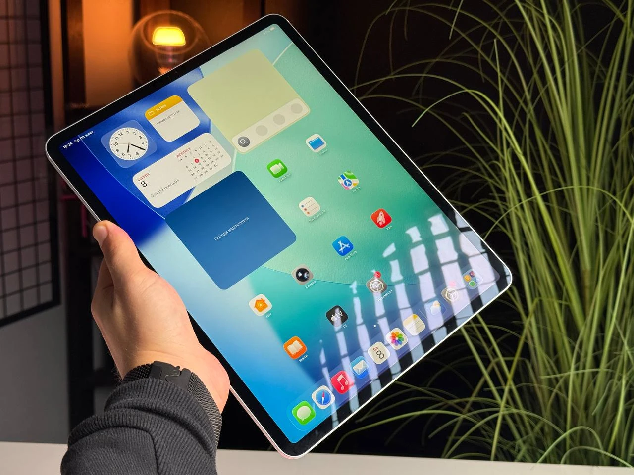 ВЖИВАНИЙ iPad Pro 12.9" 2020 Wi-Fi + Cellular 1TB Silver (MXG32, MXFA2) - Стан: гарний | Акумулятор: 77% | Комплектація: iPad + Клавіатура | Гарантія: 3 міс.