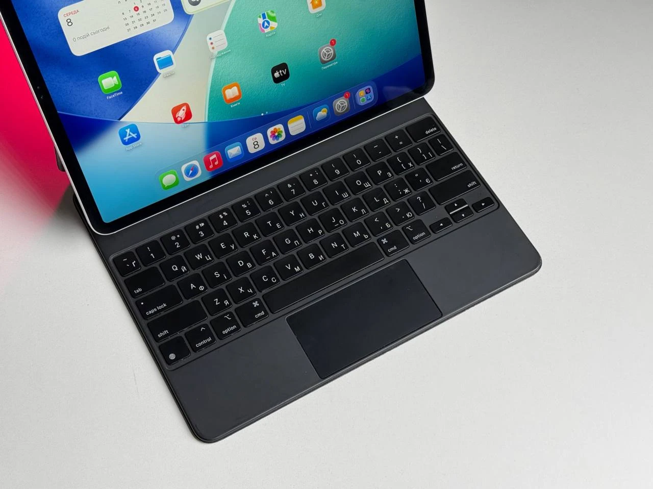 ВЖИВАНИЙ iPad Pro 12.9" 2020 Wi-Fi + Cellular 1TB Silver (MXG32, MXFA2) - Стан: гарний | Акумулятор: 77% | Комплектація: iPad + Клавіатура | Гарантія: 3 міс.