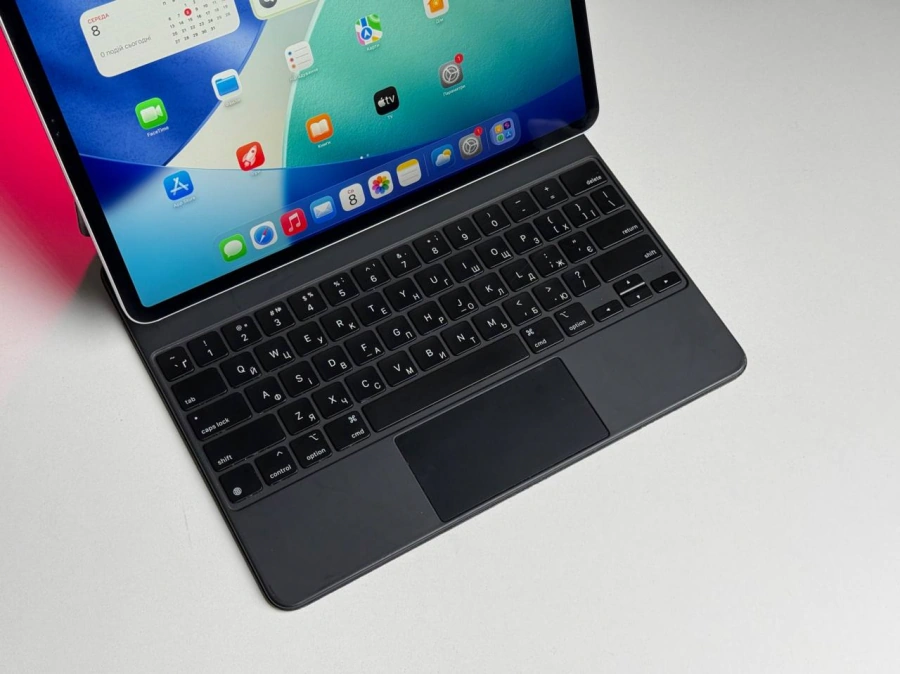 ВЖИВАНИЙ iPad Pro 12.9" 2020 Wi-Fi + Cellular 1TB Silver (MXG32, MXFA2) - Стан: гарний | Акумулятор: 77% | Комплектація: iPad + Клавіатура | Гарантія: 3 міс.