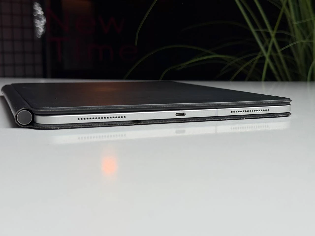 ВЖИВАНИЙ iPad Pro 12.9" 2020 Wi-Fi + Cellular 1TB Silver (MXG32, MXFA2) - Стан: гарний | Акумулятор: 77% | Комплектація: iPad + Клавіатура | Гарантія: 3 міс.