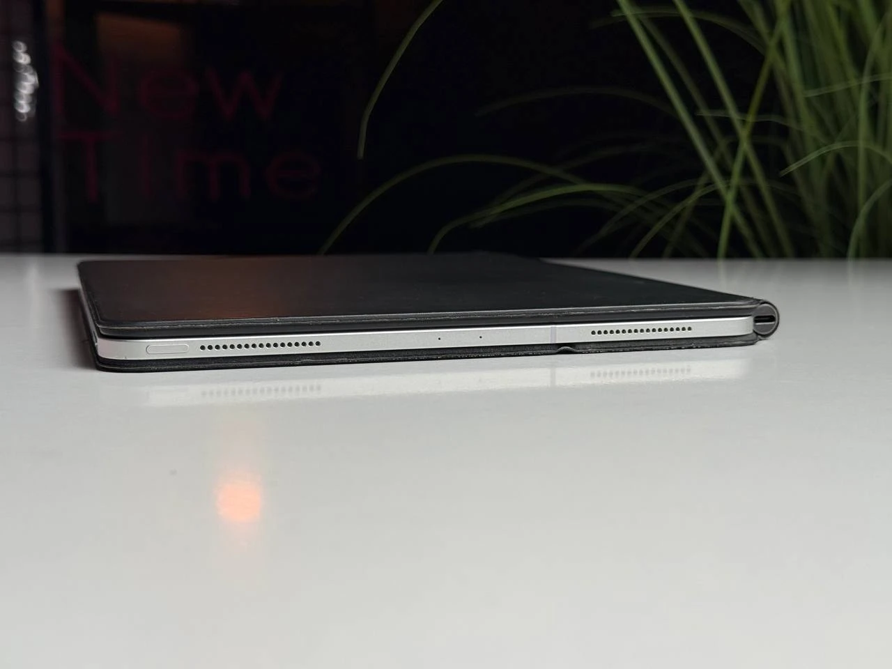 ВЖИВАНИЙ iPad Pro 12.9" 2020 Wi-Fi + Cellular 1TB Silver (MXG32, MXFA2) - Стан: гарний | Акумулятор: 77% | Комплектація: iPad + Клавіатура | Гарантія: 3 міс.