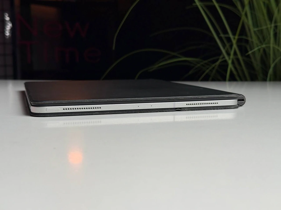 ВЖИВАНИЙ iPad Pro 12.9" 2020 Wi-Fi + Cellular 1TB Silver (MXG32, MXFA2) - Стан: гарний | Акумулятор: 77% | Комплектація: iPad + Клавіатура | Гарантія: 3 міс.
