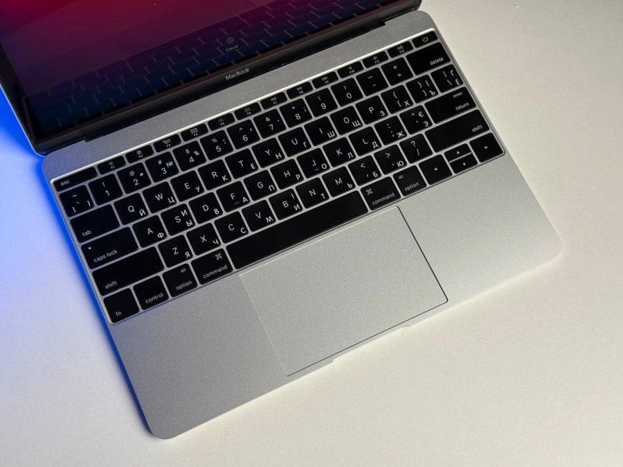Б/У MacBook 12" Silver (MNYH2) 2017 - Состояние: хороший | Аккумулятор: 88% | Комплектация: полный, без коробки | Гарантія: 3 мес.
