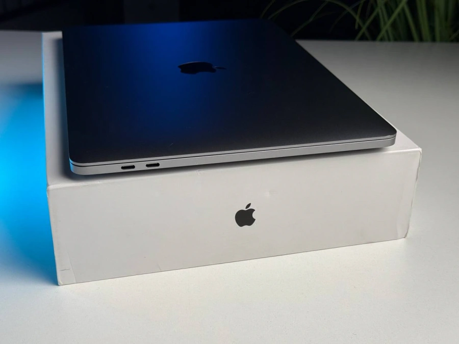 ВЖИВАНИЙ MacBook Pro 13" Space Gray (MYD82) 2020 - Стан: гарний | Акумулятор: 85% | Комплектація: повний | Гарантія: 3 міс.