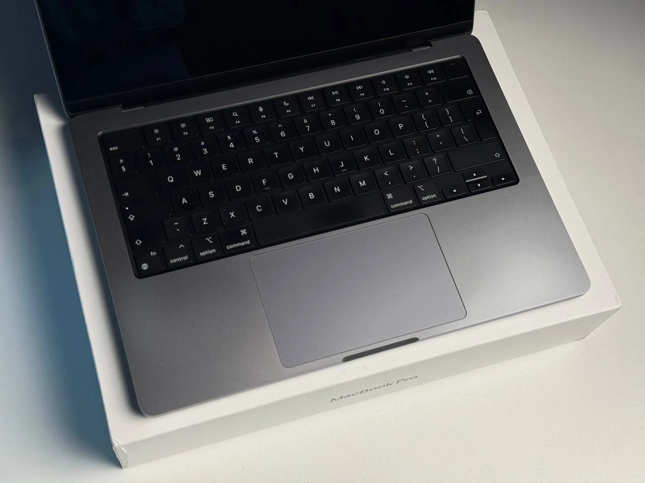 ВЖИВАНИЙ MacBook Pro 14" M1 Pro/10CPU/16GPU/16GB/1TB Space Gray 2021 (MKGQ3) - Стан: задовільний | Акумулятор: 85% | Комплектація: повний | Гарантія: 3 міс.