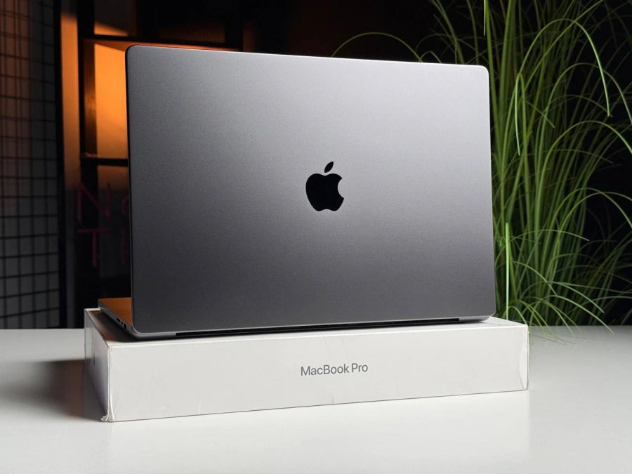 ВЖИВАНИЙ MacBook Pro 16" M3 Max/16CPU/40GPU/48GB/1TB Space Black 2023 (MUW63) - Стан: гарний | Акумулятор: 99% | Комплектація: повний | Гарантія: 3 міс.