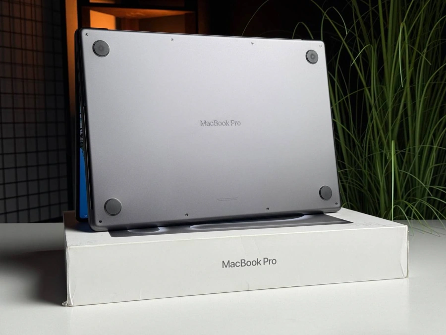 ВЖИВАНИЙ MacBook Pro 16" M3 Max/16CPU/40GPU/48GB/1TB Space Black 2023 (MUW63) - Стан: гарний | Акумулятор: 99% | Комплектація: повний | Гарантія: 3 міс.