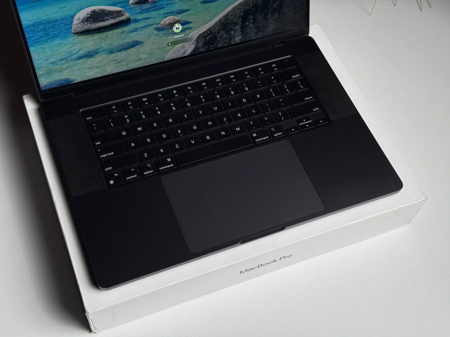 ВЖИВАНИЙ MacBook Pro 16" M3 Max/16CPU/40GPU/48GB/1TB Space Black 2023 (MUW63) - Стан: гарний | Акумулятор: 99% | Комплектація: повний | Гарантія: 3 міс.