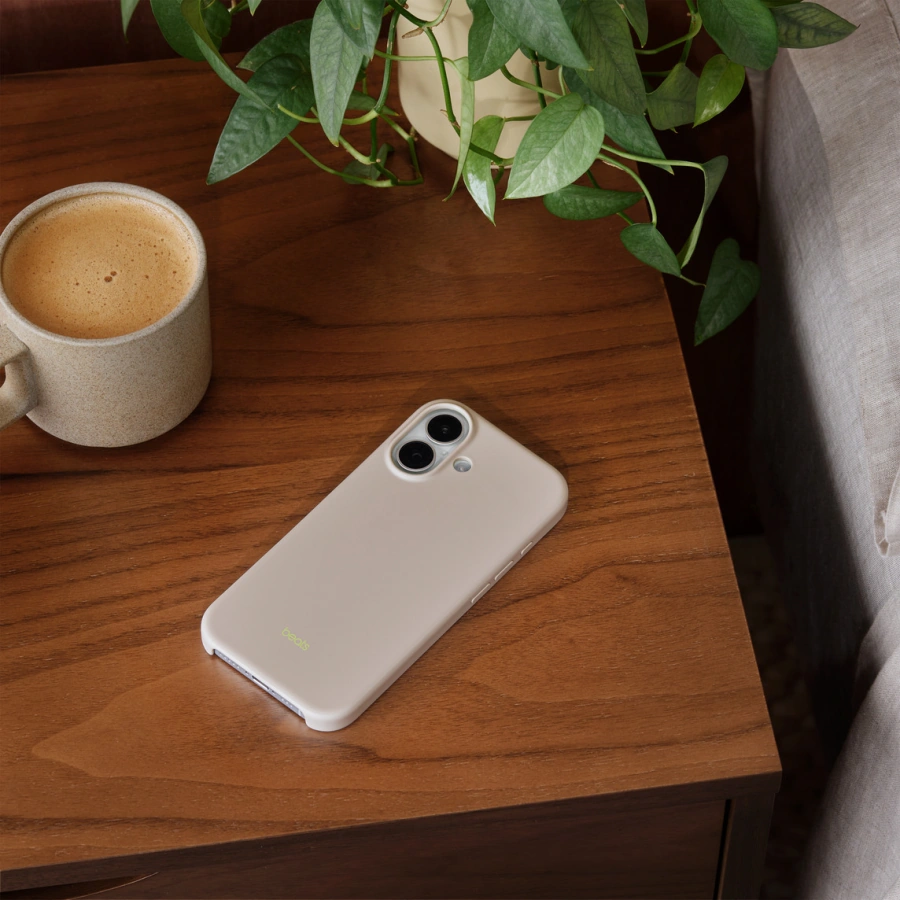 Чехол Beats для iPhone 17 Case with MagSafe and Camera Control – Lime Stone (MGK34)