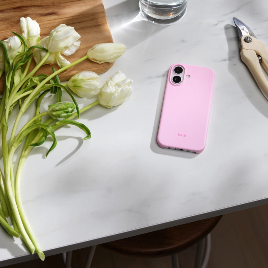 Чехол Beats для iPhone 17 Case with MagSafe and Camera Control – Pebble Pink (MGK44)