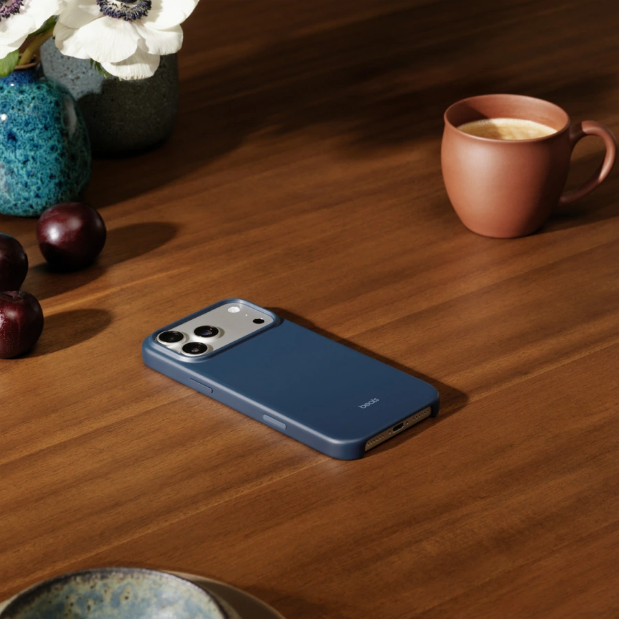 Чехол Beats для iPhone 17 Pro Max Case with MagSafe and Camera Control – Bedrock Blue (MGJG4)
