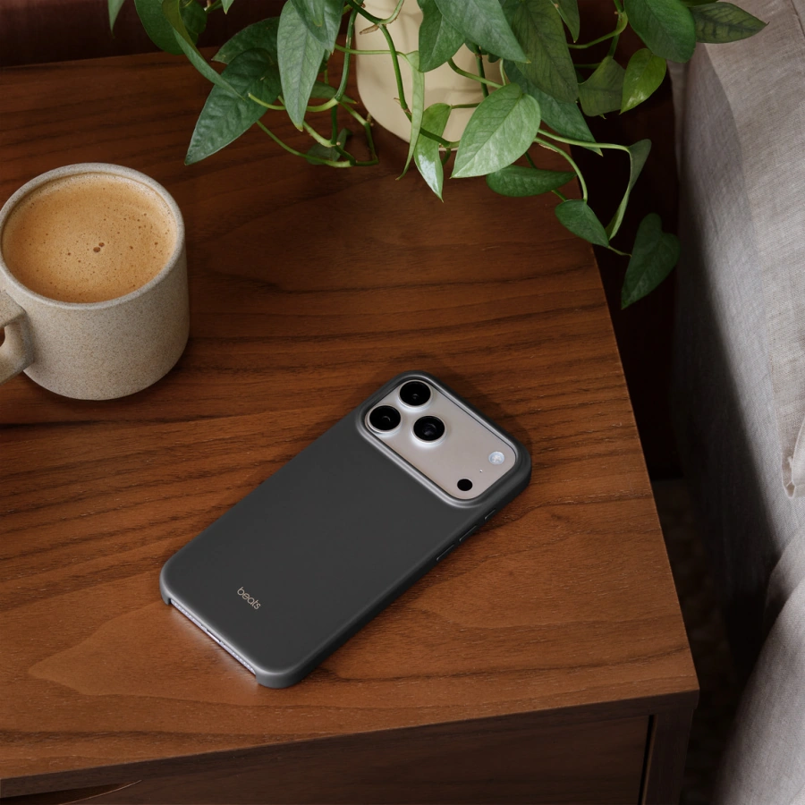 Чехол Beats для iPhone 17 Pro Max Case with MagSafe and Camera Control – Granite Gray (MGJD4)