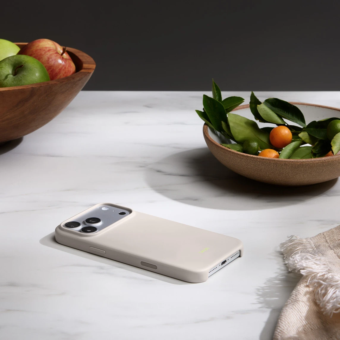 Чохол Beats для iPhone 17 Pro Max Case with MagSafe and Camera Control – Lime Stone (MGJE4)