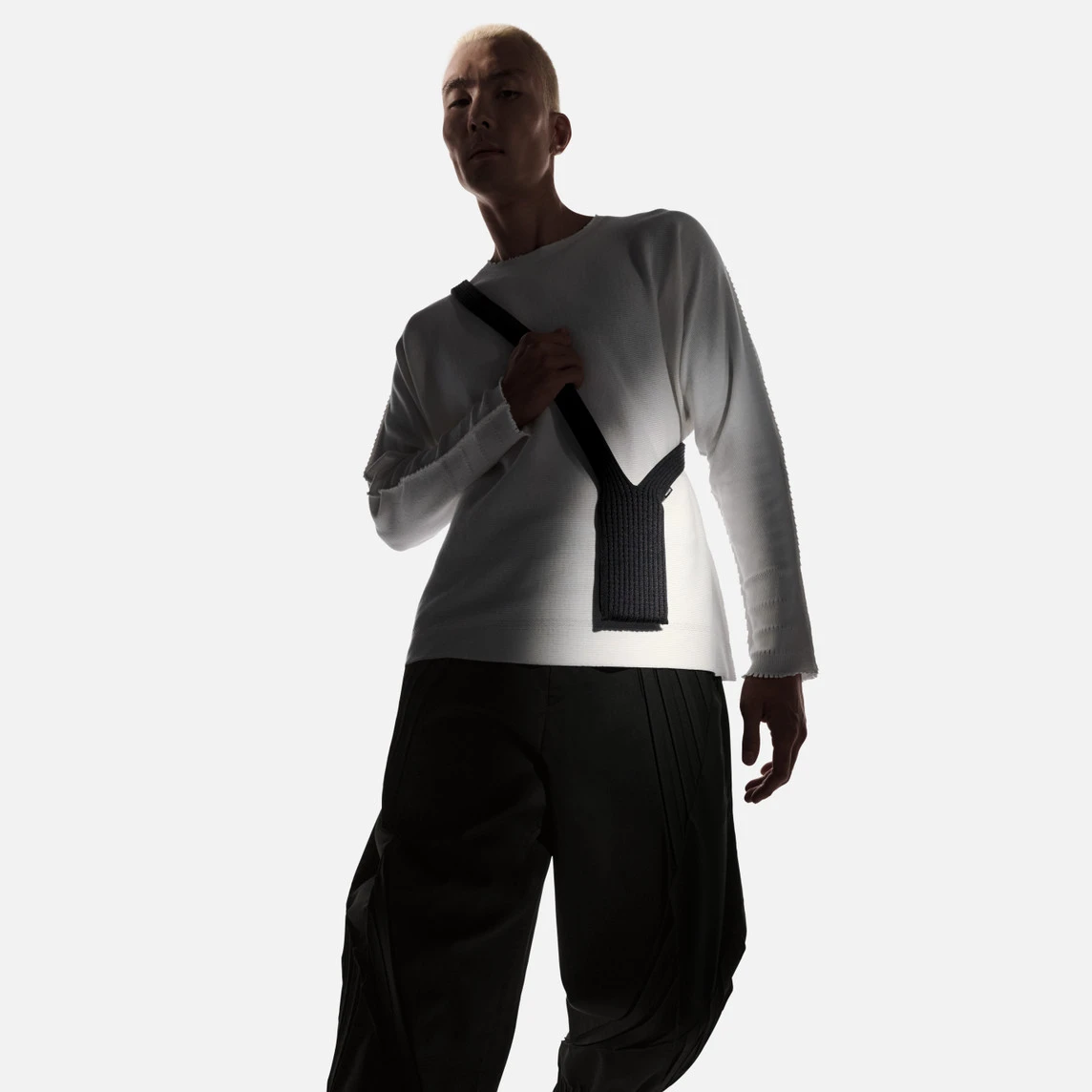 Дизайнерский чехол-сумка iPhone Pocket by ISSEY MIYAKE - Long - Black (NM58AG00215L)