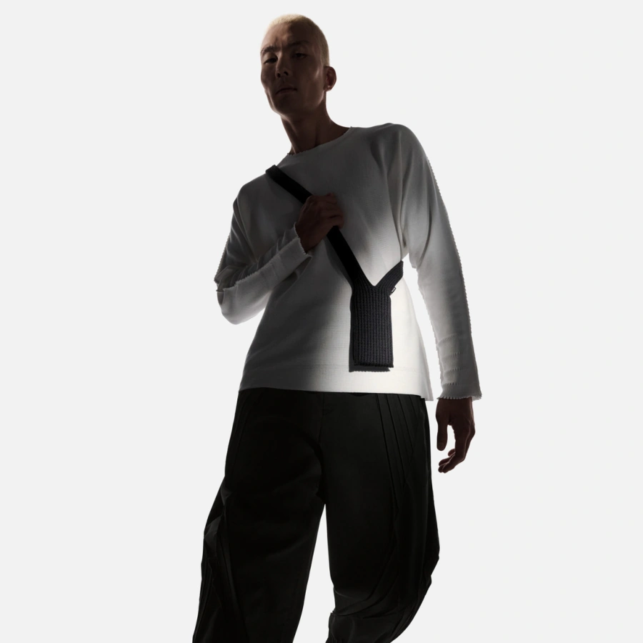 Дизайнерський чохол-сумка iPhone Pocket by ISSEY MIYAKE - Long - Black (NM58AG00215L)