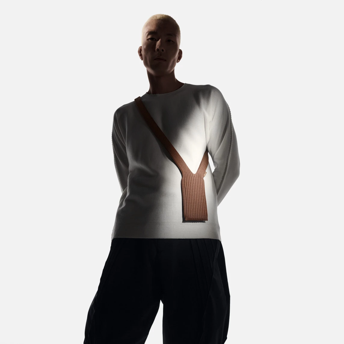 Дизайнерский чехол-сумка iPhone Pocket by ISSEY MIYAKE - Long - Cinnamon (NM58AG00244L)