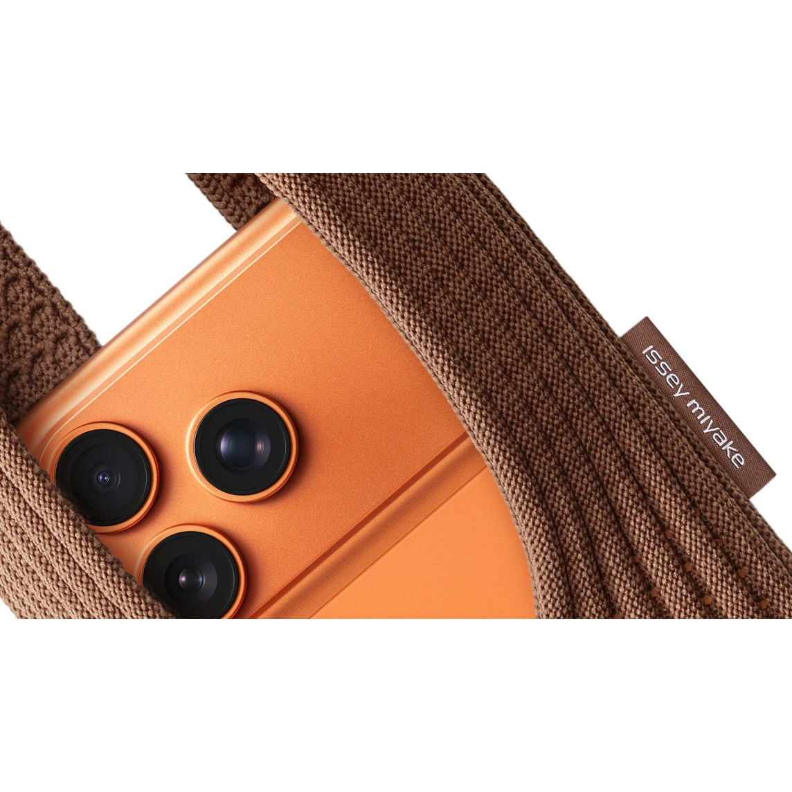 Дизайнерский чехол-сумка iPhone Pocket by ISSEY MIYAKE - Long - Cinnamon (NM58AG00244L)