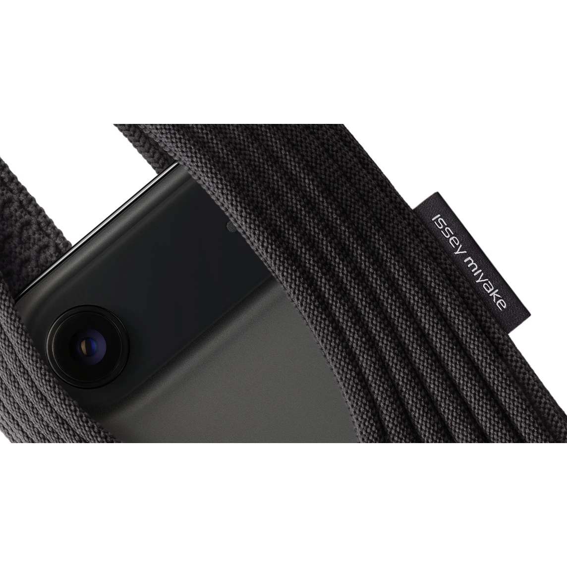 Дизайнерский чехол-сумка iPhone Pocket by ISSEY MIYAKE - Short - Black (NM58AG00115S)