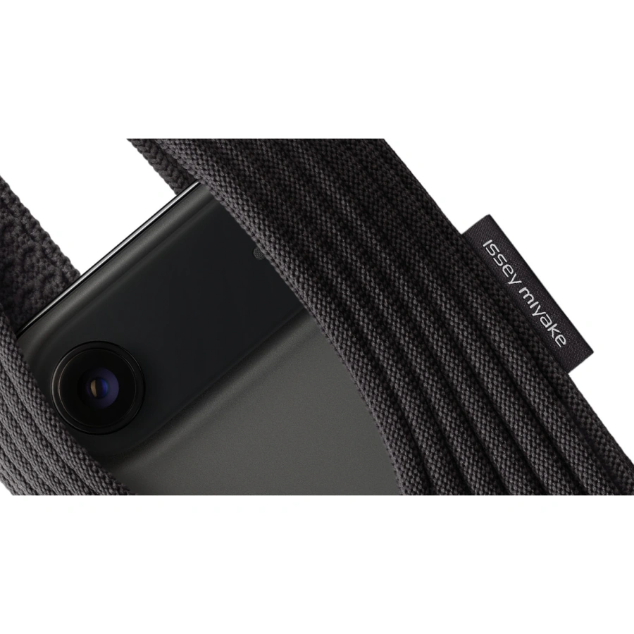 Дизайнерський чохол-сумка iPhone Pocket by ISSEY MIYAKE - Short - Black (NM58AG00115S)