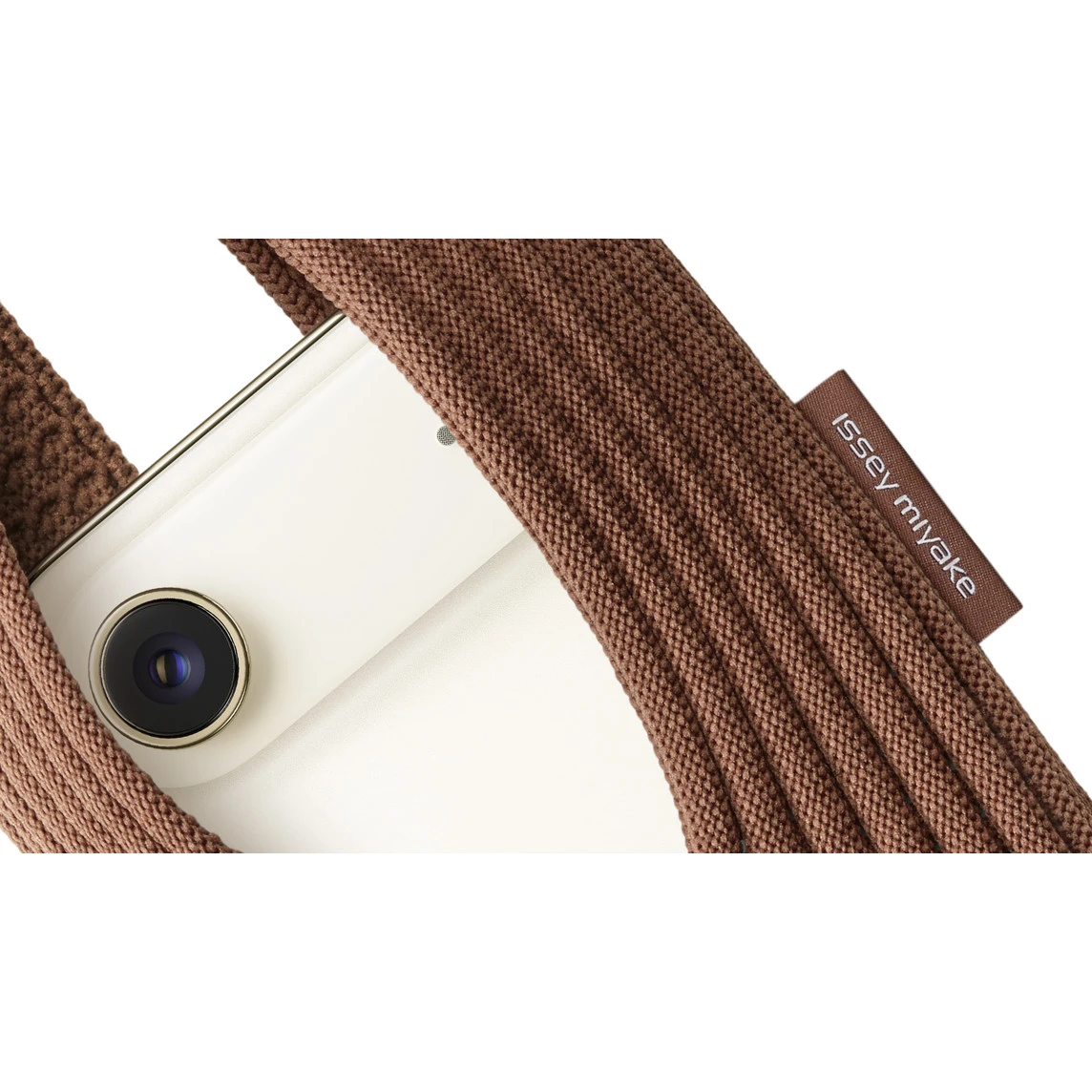 Дизайнерский чехол-сумка iPhone Pocket by ISSEY MIYAKE - Short - Cinnamon (NM58AG00144S)