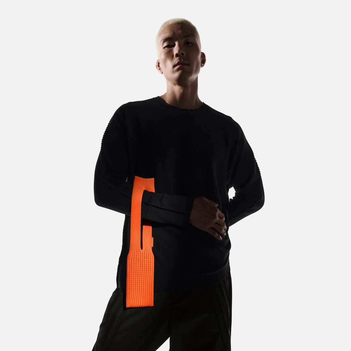 Дизайнерский чехол-сумка iPhone Pocket by ISSEY MIYAKE - Short - Mandarin (NM58AG00132S)