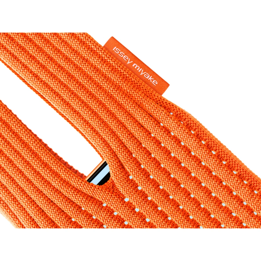Дизайнерський чохол-сумка iPhone Pocket by ISSEY MIYAKE - Short - Mandarin (NM58AG00132S)