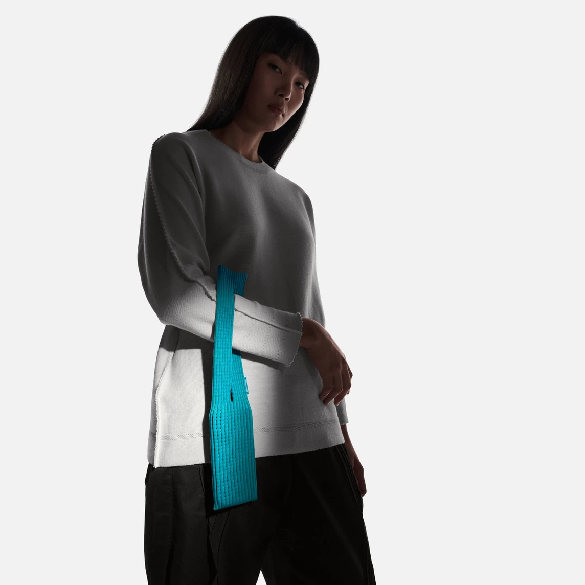 Дизайнерский чехол-сумка iPhone Pocket by ISSEY MIYAKE - Short - Peacock (NM58AG00173S)