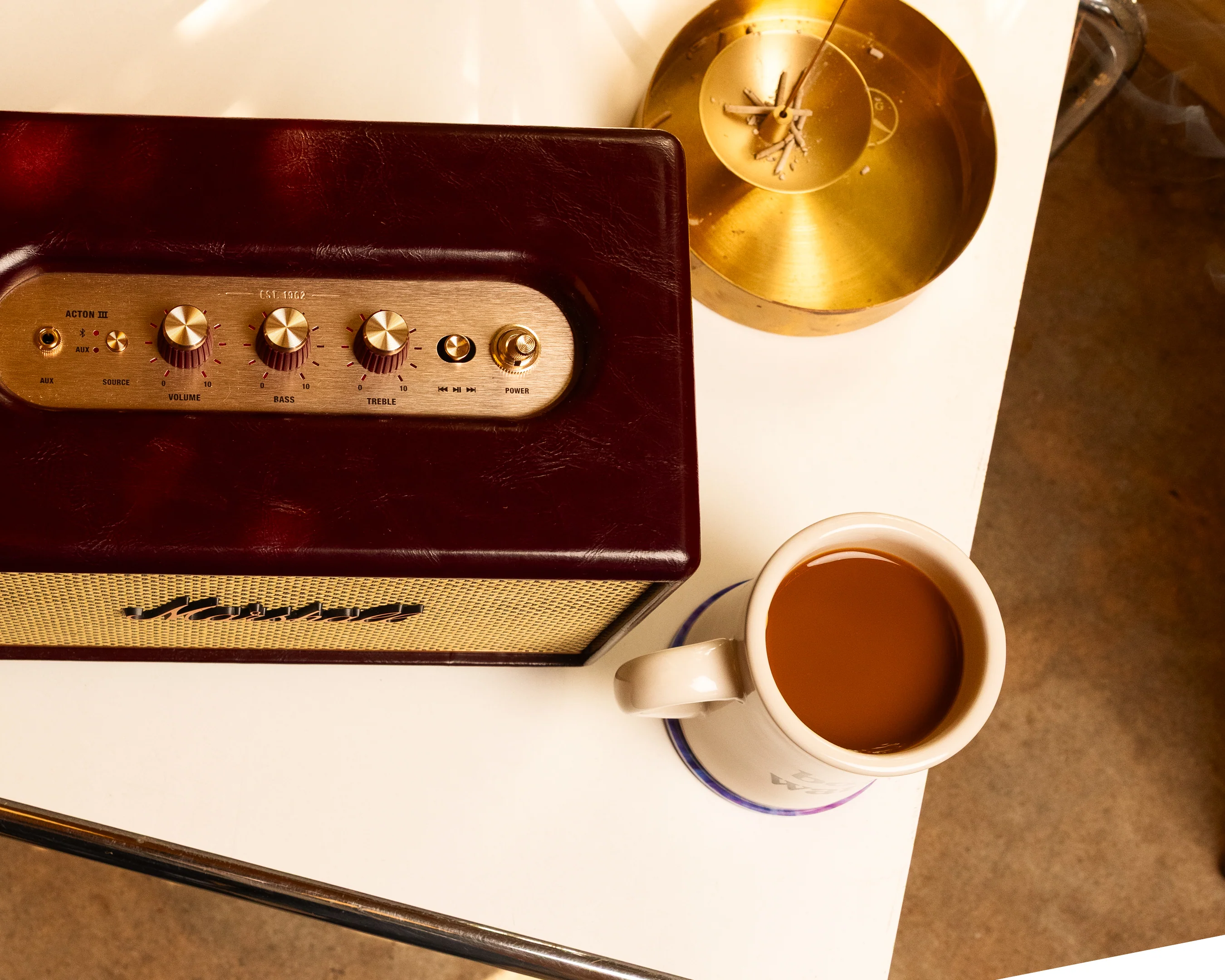 Marshall представила компактную колонку Acton III в особом цвете Burgundy