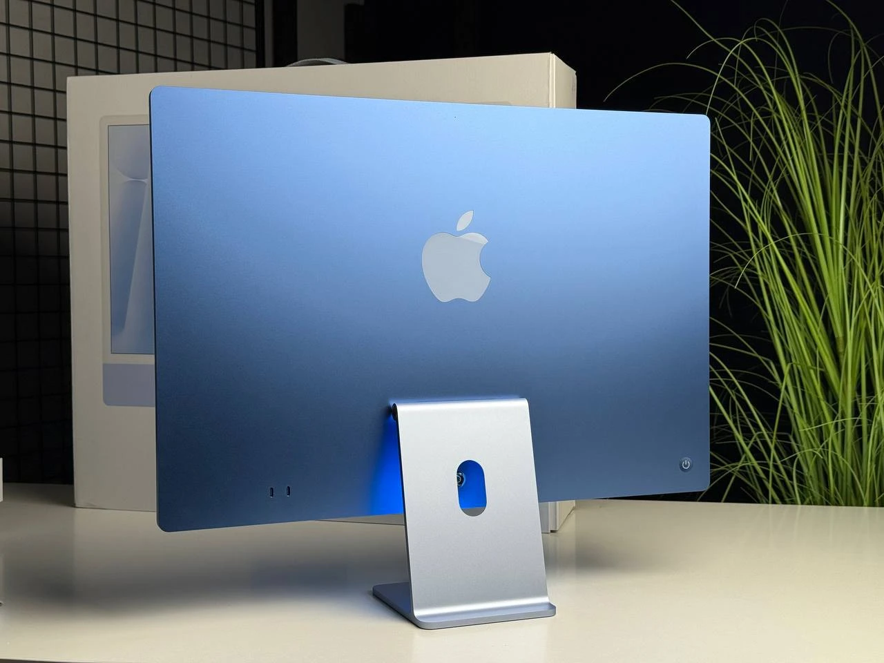ВІТРИННИЙ Apple iMac 24" 2024 M4 8CPU/8GPU/16GB/256GB Blue (MWUF3) | Стан: гарний | Гарантія: 3 місяці | Комплект: повний