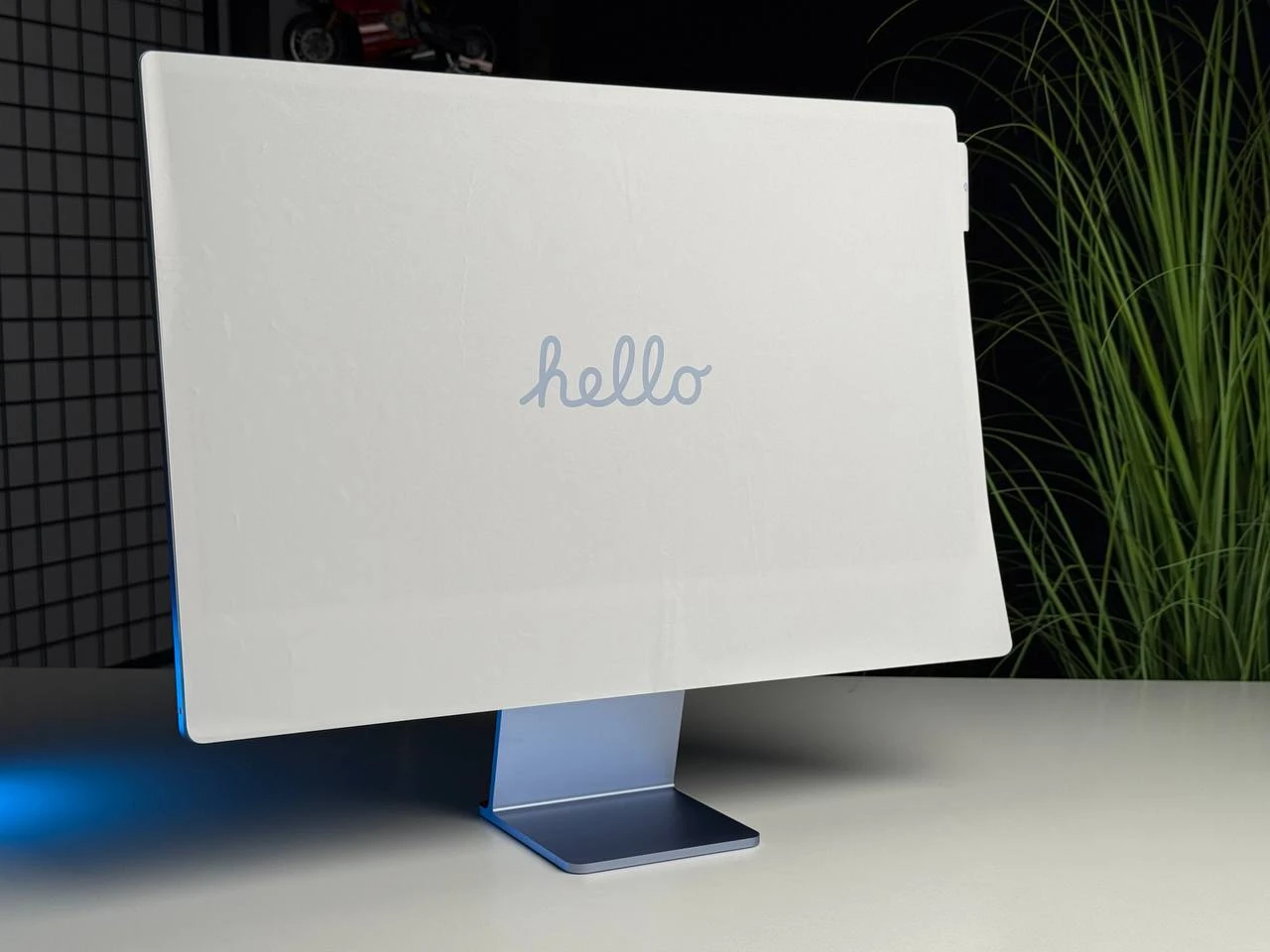 ВІТРИННИЙ Apple iMac 24" 2024 M4 8CPU/8GPU/16GB/256GB Blue (MWUF3) | Стан: гарний | Гарантія: 3 місяці | Комплект: повний