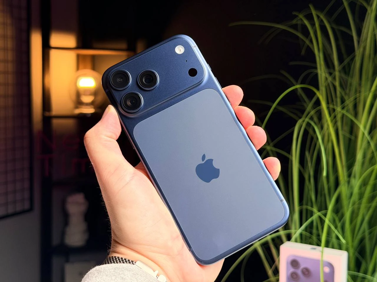 OPEN BOX Apple iPhone 17 Pro Max 256GB eSim Deep Blue (MFXJ4, MFYA4) - Состояние: идеальное, новое | Аккумулятор: 100% | Комплектация: полный | Гарантия: 6 мес.