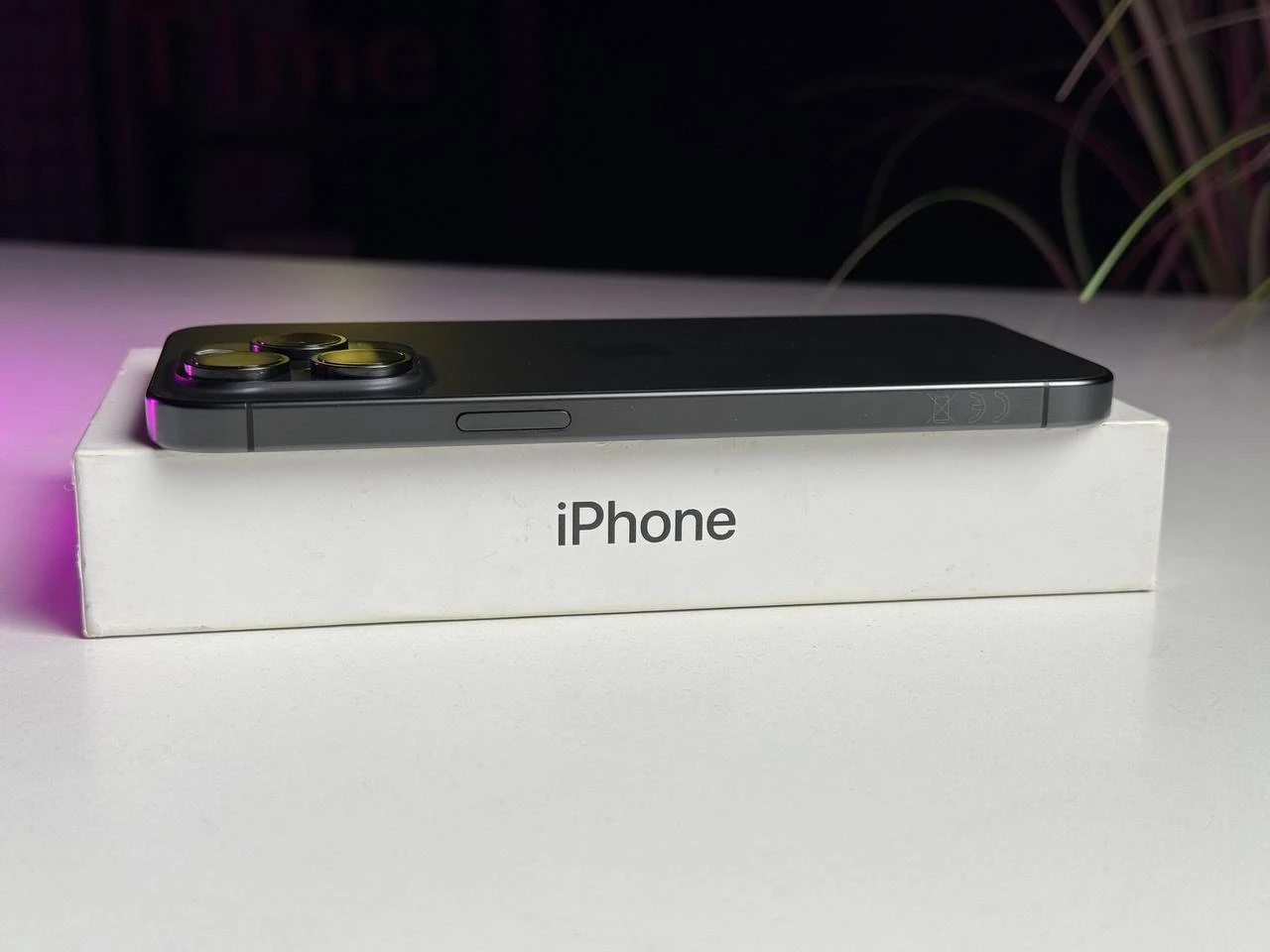 ВЖИВАНИЙ Apple iPhone 15 Pro Max 256GB Black Titanium (MU773) - Стан: гарний | Акумулятор: 88% | Комплектація: повний | Гарантія: 3 міс.