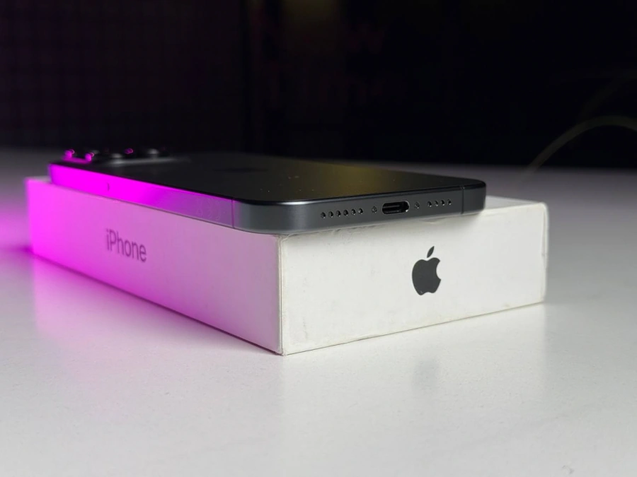 Б/У Apple iPhone 15 Pro Max 256GB Black Titanium (MU773) - Состояние: хорошее | Аккумулятор: 88% | Комплектация: полный | Гарантия: 3 мес.