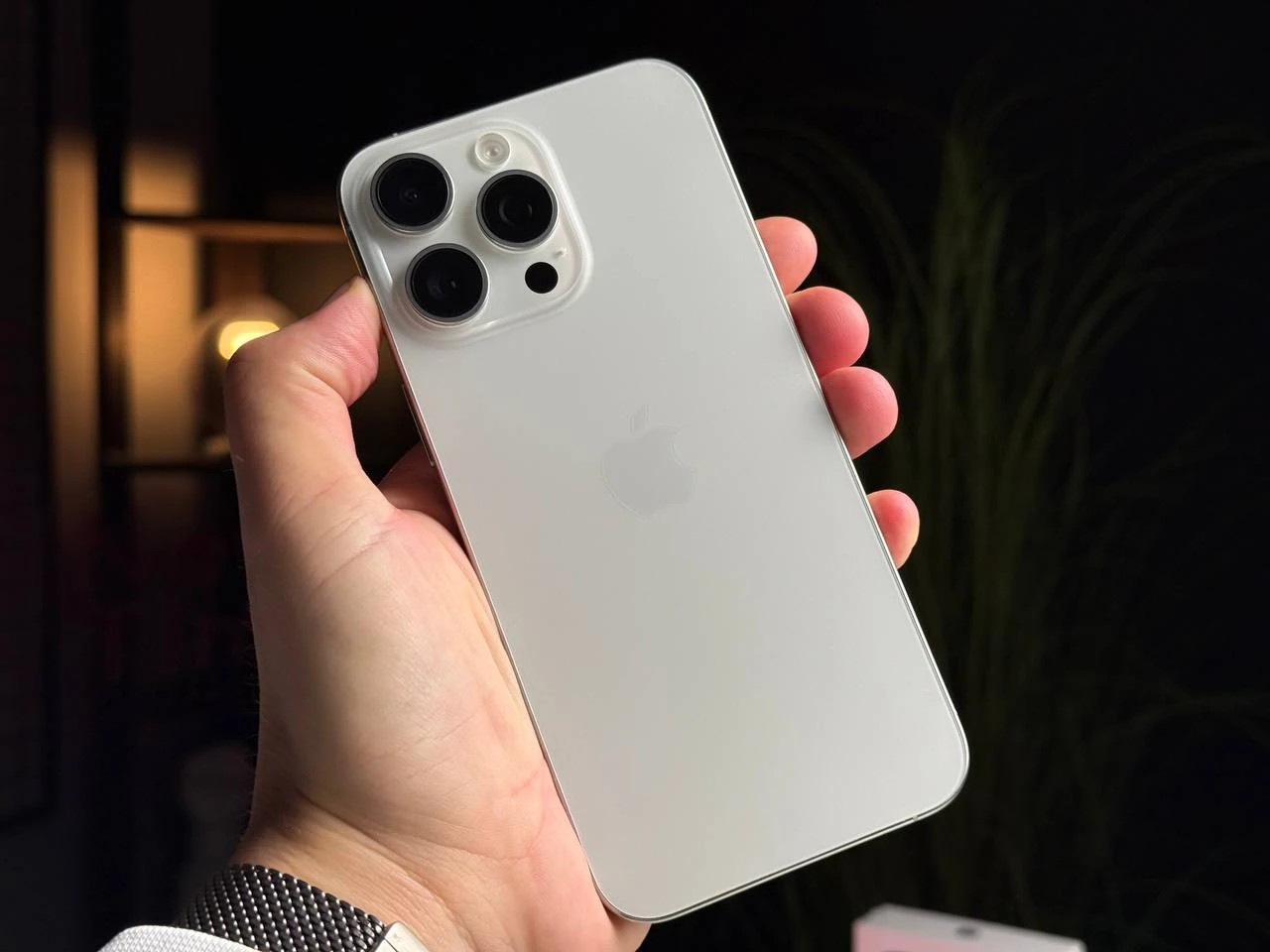 Б/У Apple iPhone 15 Pro Max 256GB White Titanium (MU783) - Состояние: хорошее | Аккумулятор: 100% | Комплектация: полный | Гарантия: 3 мес.