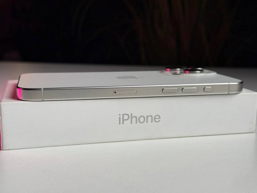 ВЖИВАНИЙ Apple iPhone 15 Pro Max 256GB White Titanium (MU783) - Стан: гарний | Акумулятор: 100% | Комплектація: повний | Гарантія: 3 міс.