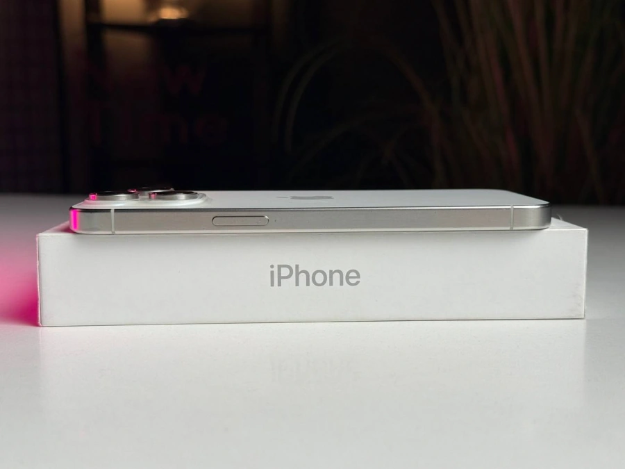 ВЖИВАНИЙ Apple iPhone 15 Pro Max 256GB White Titanium (MU783) - Стан: гарний | Акумулятор: 100% | Комплектація: повний | Гарантія: 3 міс.