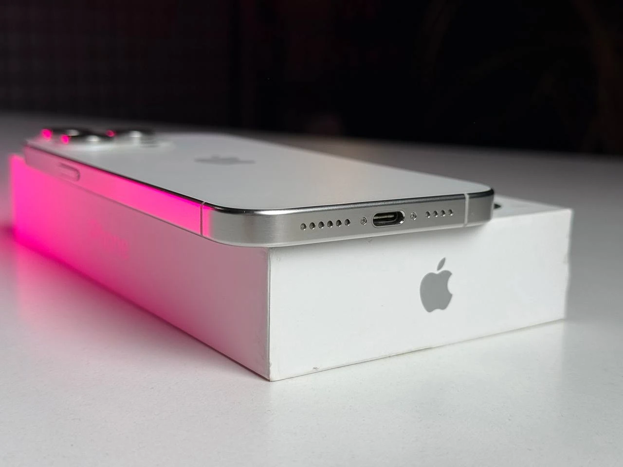 Б/У Apple iPhone 15 Pro Max 256GB White Titanium (MU783) - Состояние: хорошее | Аккумулятор: 100% | Комплектация: полный | Гарантия: 3 мес.