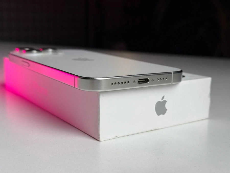 ВЖИВАНИЙ Apple iPhone 15 Pro Max 256GB White Titanium (MU783) - Стан: гарний | Акумулятор: 100% | Комплектація: повний | Гарантія: 3 міс.