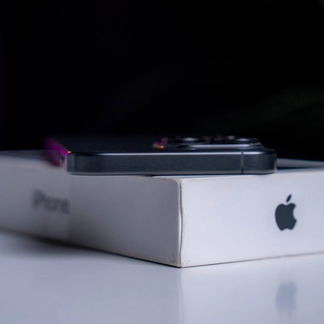 Б/У Apple iPhone 15 Pro Max 512GB Black Titanium (MU7C3) - Состояние: хорошее | Аккумулятор: 83% | Комплектация: полный | Гарантия: 3 мес.