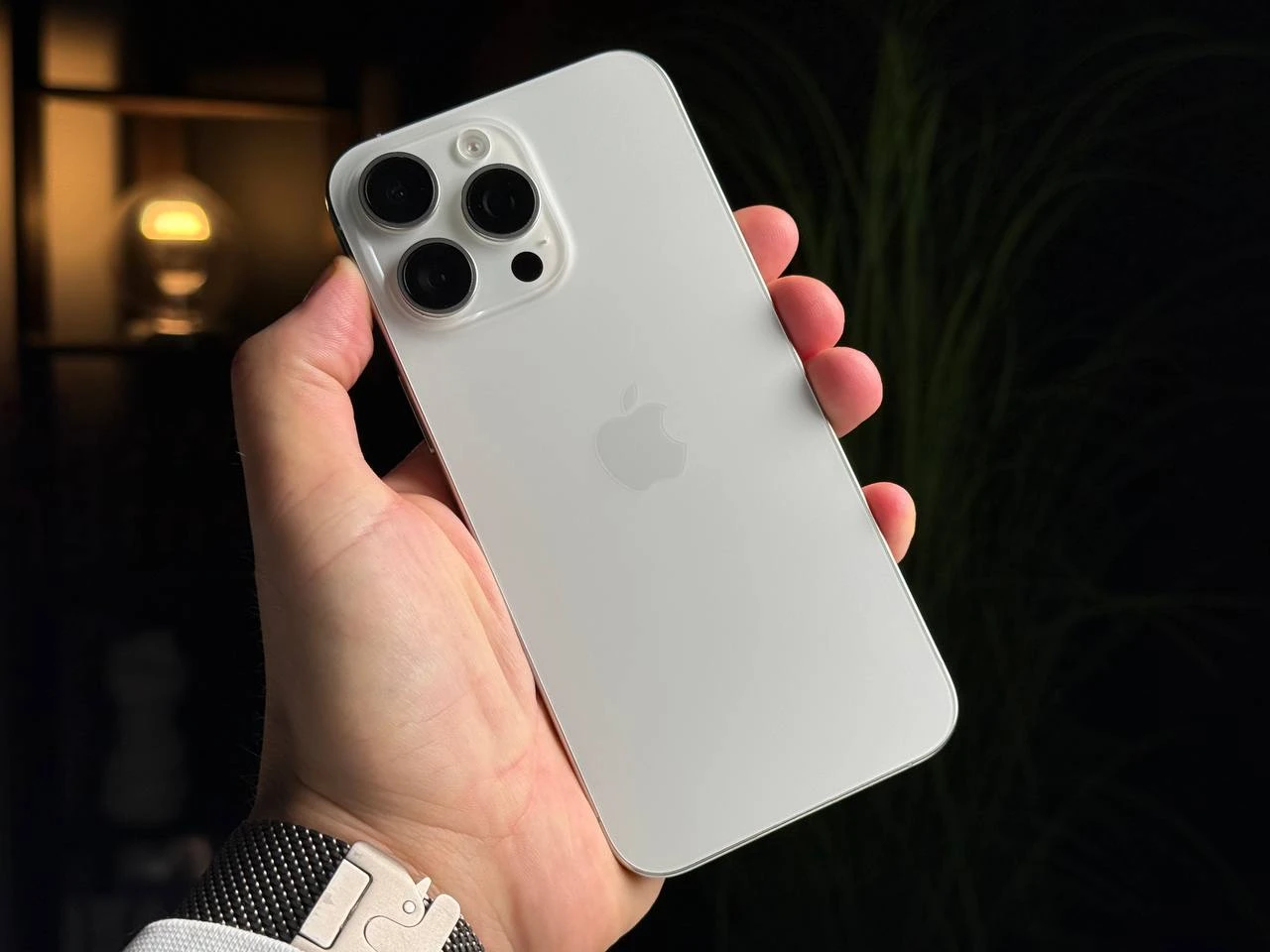 Б/У Apple iPhone 15 Pro Max 512GB White Titanium (MU7D3) - Состояние: хороший | Аккумулятор: 84% | Комплектация: полный | Гарантия: 3 мес.