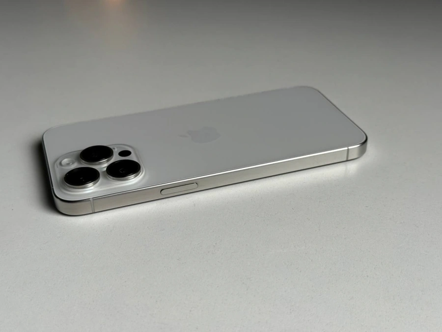 ВЖИВАНИЙ Apple iPhone 15 Pro Max 512GB White Titanium (MU7D3) - Стан: гарний | Акумулятор: 84% | Комплектація: повний | Гарантія: 3 міс.