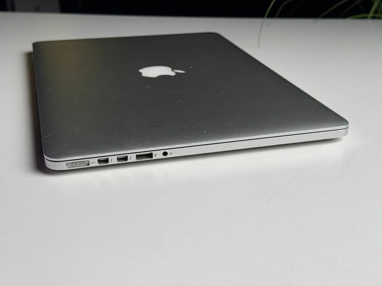 ВЖИВАНИЙ Apple MacBook Pro 15" i7/16GB/256SSD (MJLQ2) 2015 - Стан: задовільний | Акумулятор: 100% | Комплектація: MacBook, зарядка | Гарантія: 1 міс.