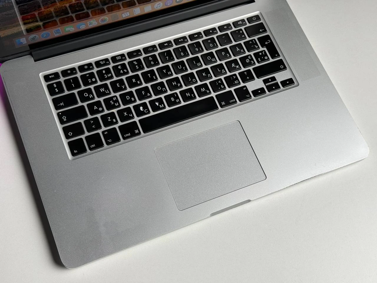 ВЖИВАНИЙ Apple MacBook Pro 15" i7/16GB/256SSD (MJLQ2) 2015 - Стан: задовільний | Акумулятор: 100% | Комплектація: MacBook, зарядка | Гарантія: 1 міс.