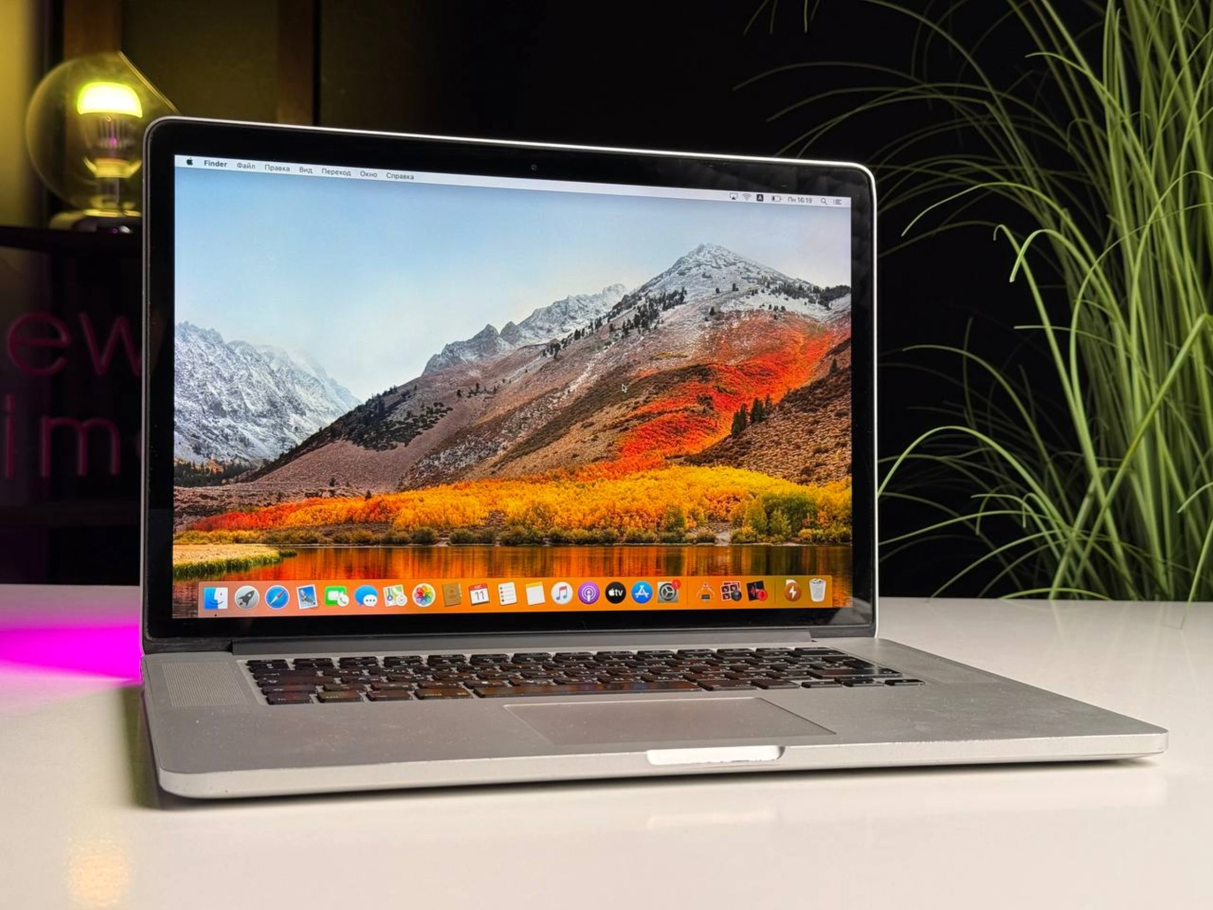 ВЖИВАНИЙ Apple MacBook Pro 15" i7/16GB/256SSD (MJLQ2) 2015 - Стан: задовільний | Акумулятор: 100% | Комплектація: MacBook, зарядка | Гарантія: 1 міс.