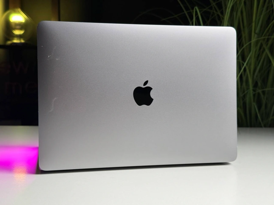 Б/У MacBook Pro 13" Space Gray M1/8GB/256SSD (MYD82) 2020 - Состояние: хорошее | Аккумулятор: 87% | Комплектация: MacBook, зарядка | Гарантия: 3 мес.