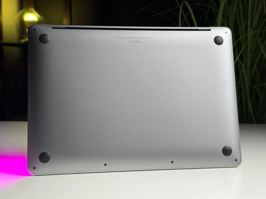 Б/У MacBook Pro 13" Space Gray M1/8GB/256SSD (MYD82) 2020 - Состояние: хорошее | Аккумулятор: 87% | Комплектация: MacBook, зарядка | Гарантия: 3 мес.