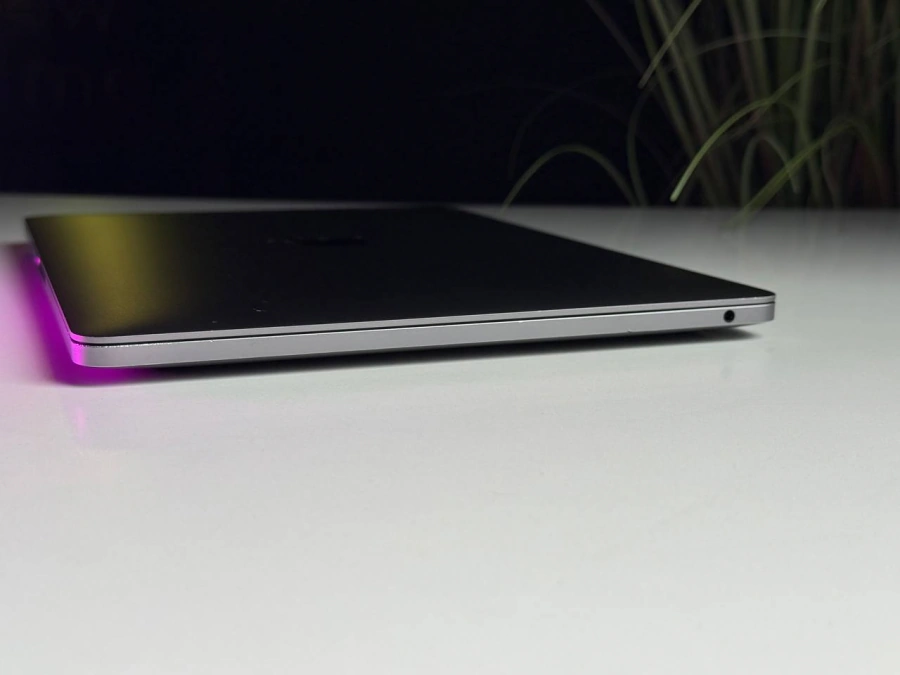 Б/У MacBook Pro 13" Space Gray M1/8GB/256SSD (MYD82) 2020 - Состояние: хорошее | Аккумулятор: 87% | Комплектация: MacBook, зарядка | Гарантия: 3 мес.